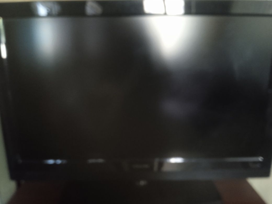 Trzy telewizory (uszkodzone)