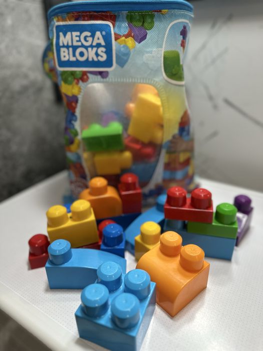 Конструктор Мега Блокс , піраміда в подарунок