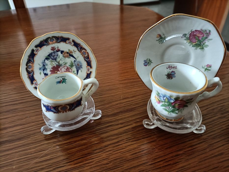 Miniaturas de coleção em porcelana muito bonitas.