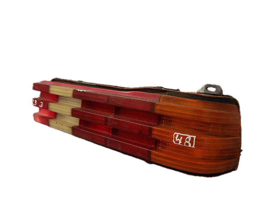 Farolim direito MERCEDES-BENZ Três volumes (W123)