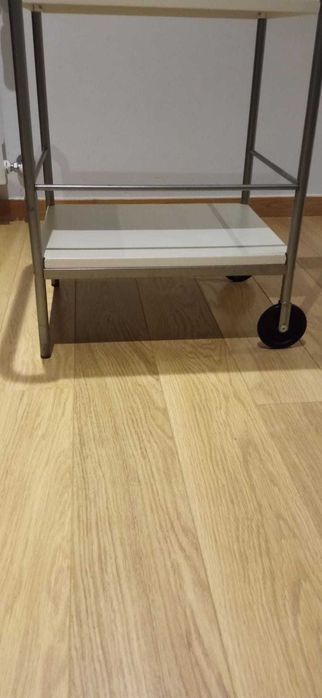 Mesa de apoio cozinha com prateleiras