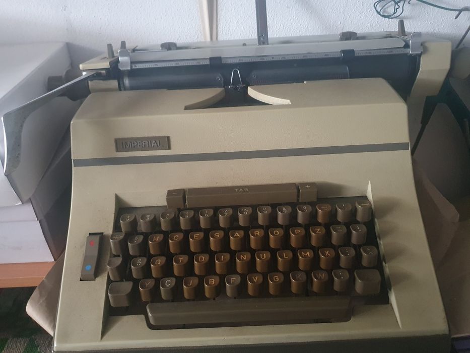 Máquina de escrever antiga Imperial