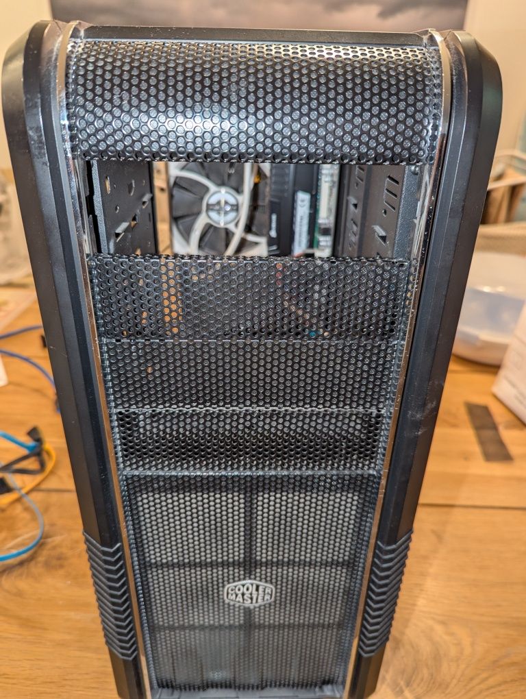 Komputer 6 rdzeni 12 wątków 3.3ghz GTX 1660Ti 24gb Cooler master