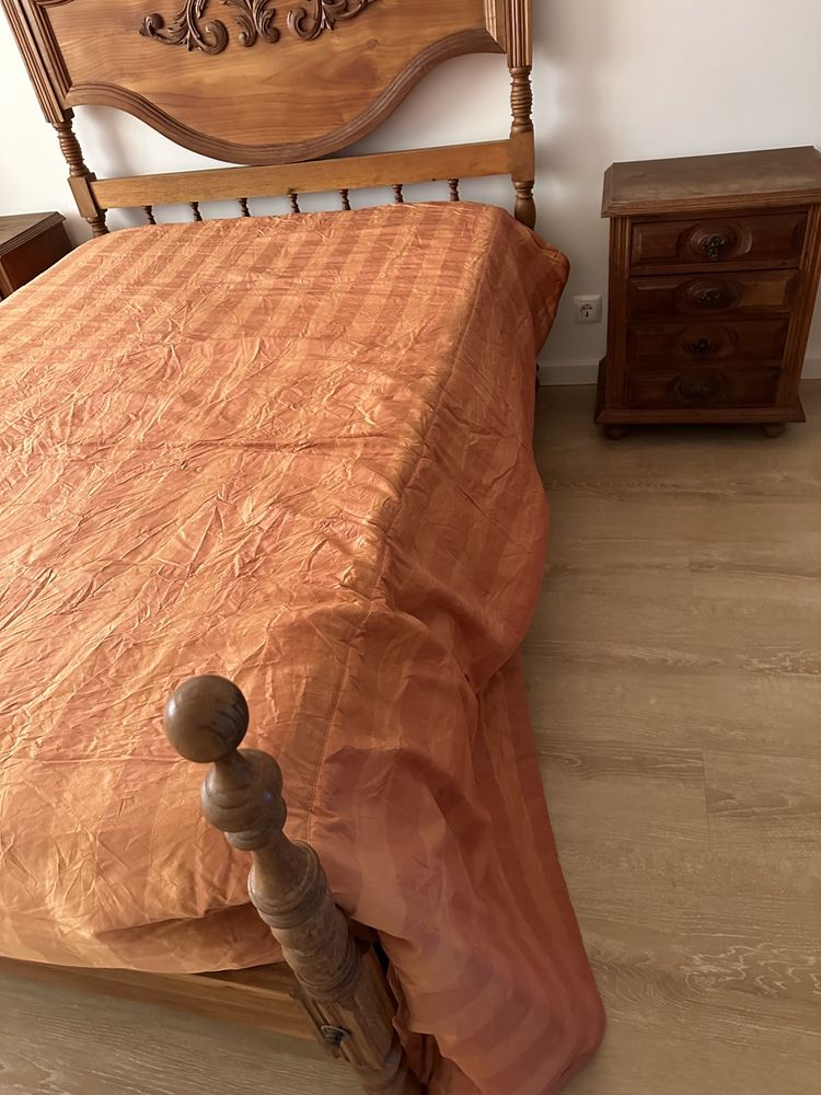 Cama de madeira maciça