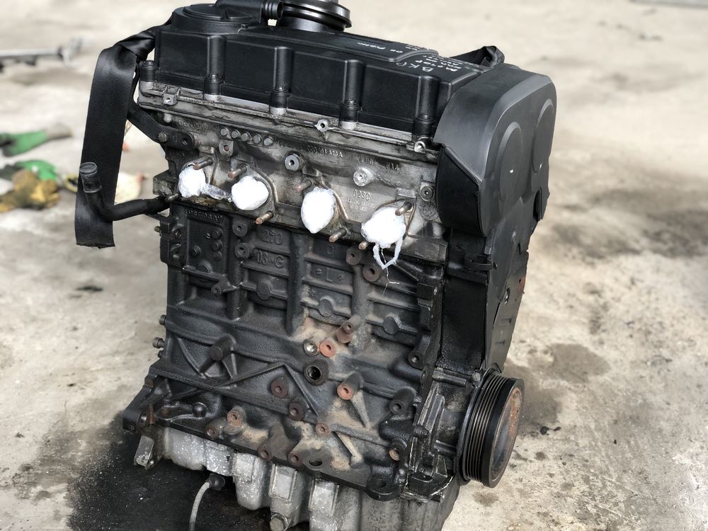 Мотор двигун двигатель Passat B6 2.0 TDI BKP 103KW