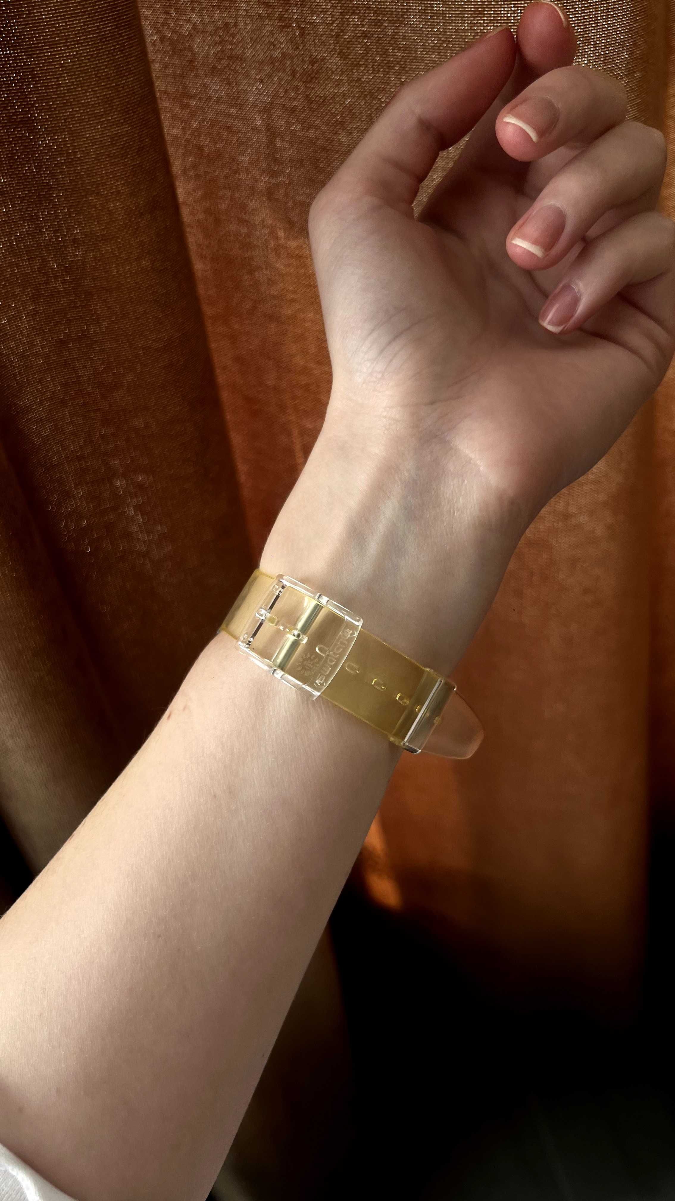 Годинник Swatch Clearly