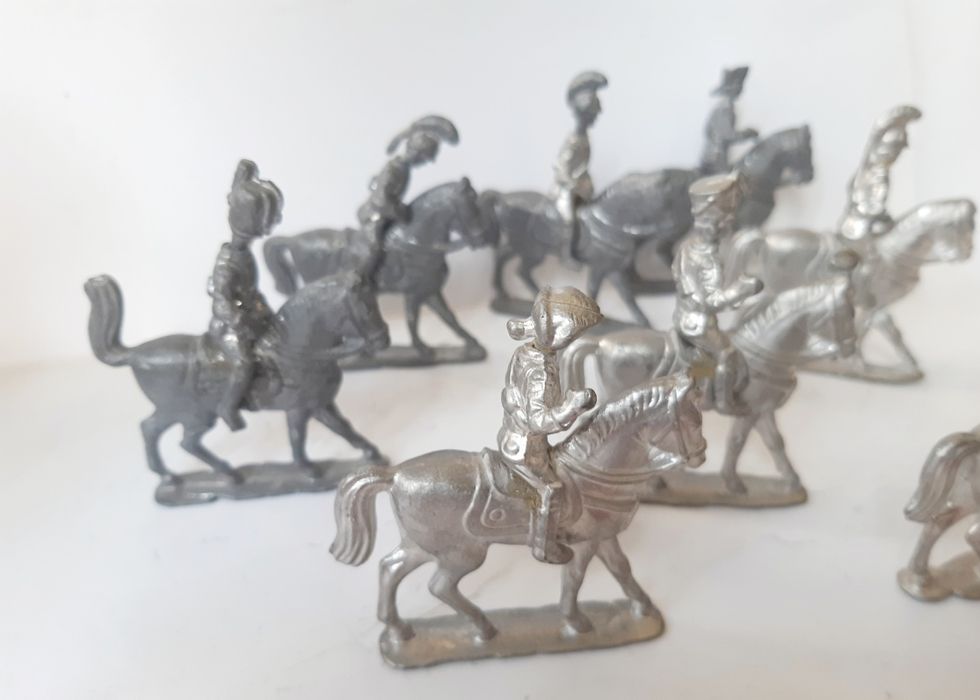 Grande lote de figuras de chumbo antigas