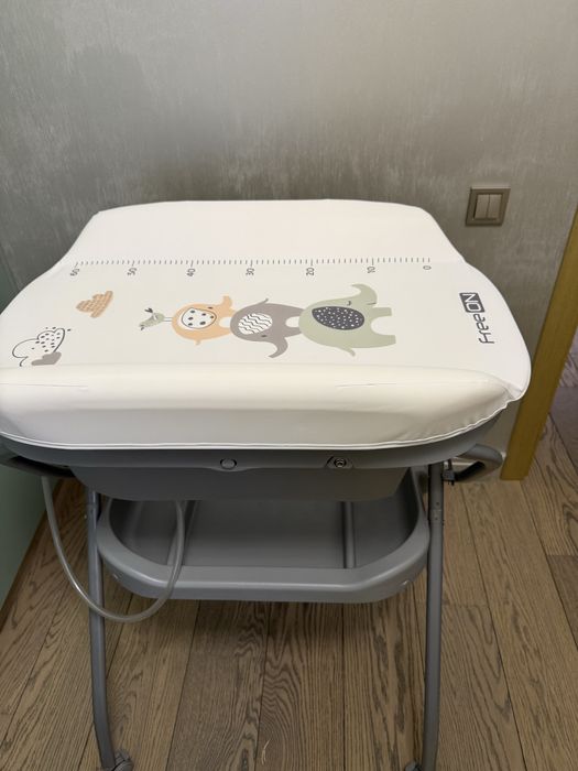 Ванна FreeOn з пеленальним столиком на колесах