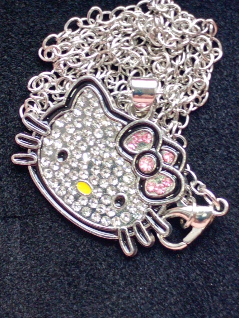 Cyrkonowy naszyjnik wisiorek Hello Kitty z kryształami moissanitu