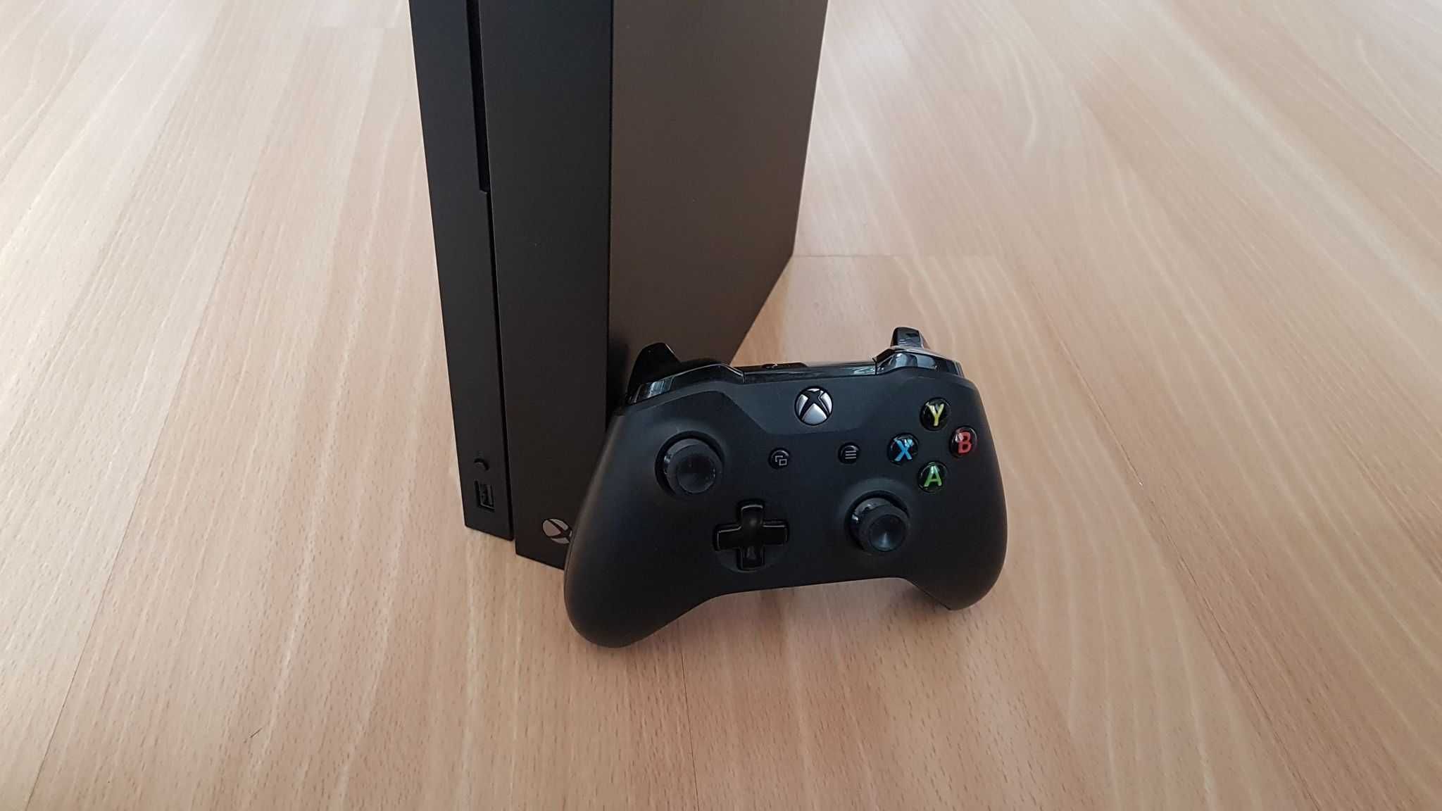 Konsola xbox one x 1tb z padem i okablowaniem + wymianna