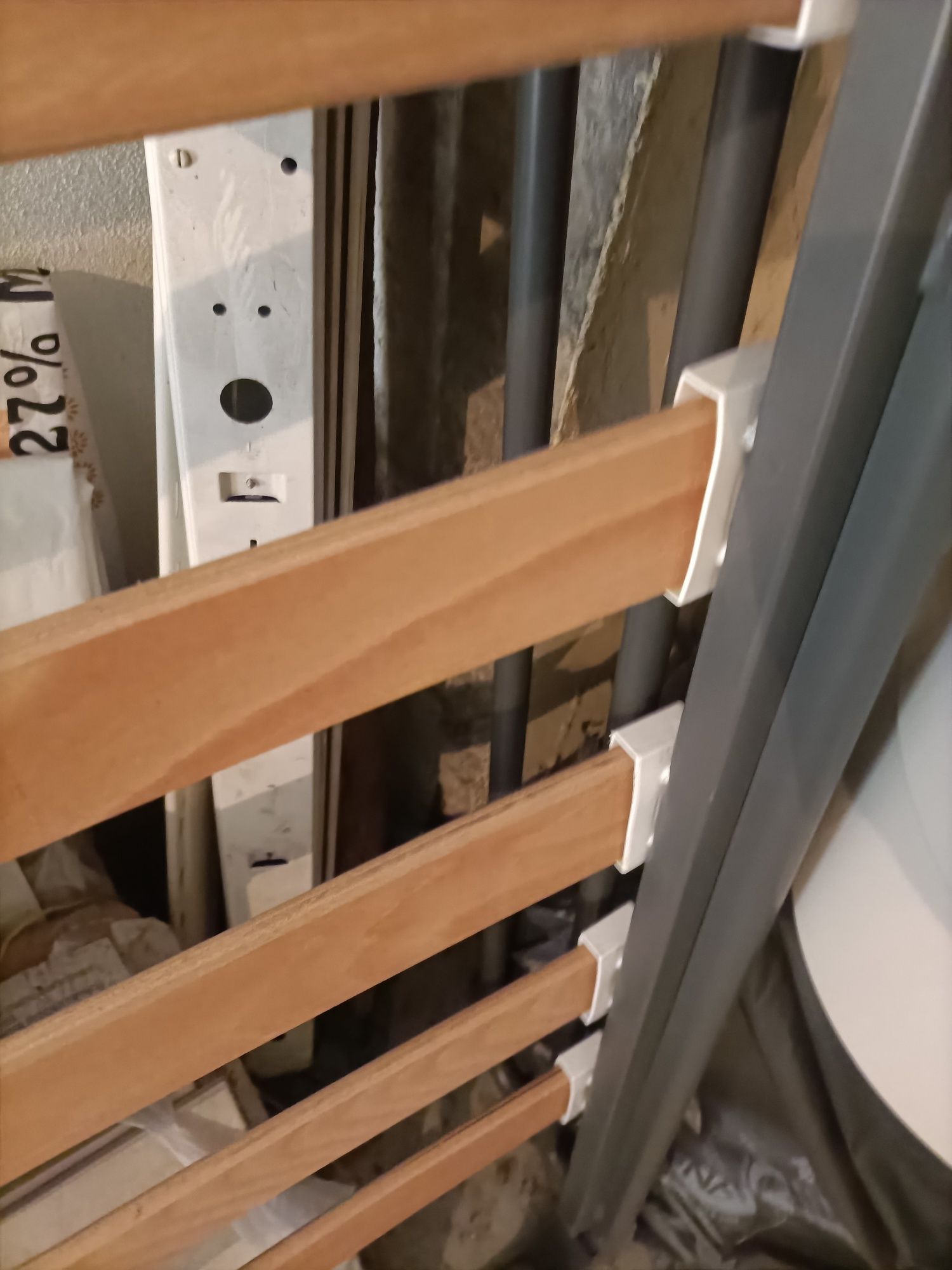 Estrado de cama com rodas