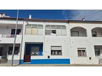 Moradia com Quintal e Garagem em Sines