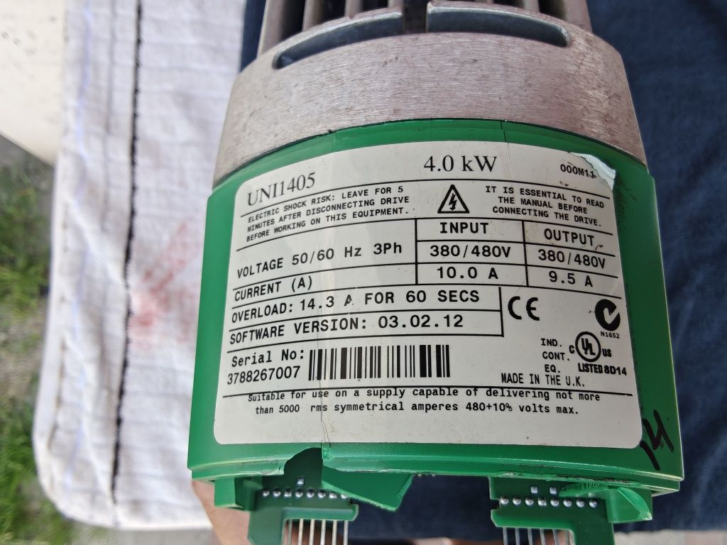Uni Unidrive falownik 0.75kv 4.0kv klika sztuk