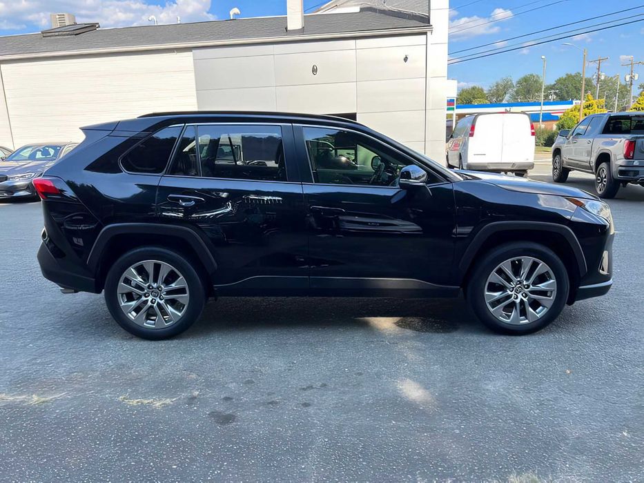 Toyota RAV4      2020