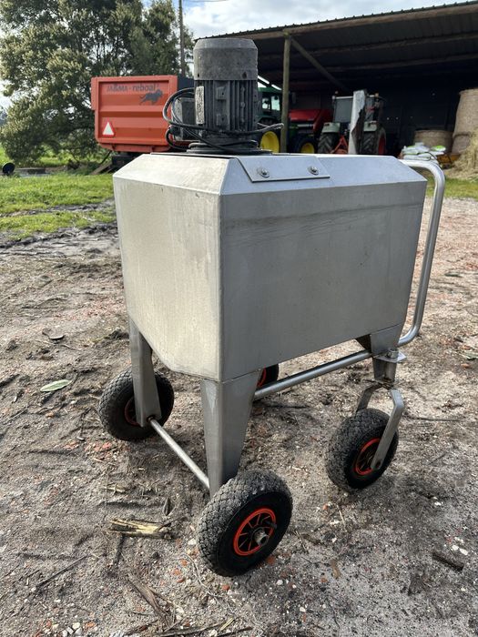 Carro misturador/distribuidor leite para vitelos
