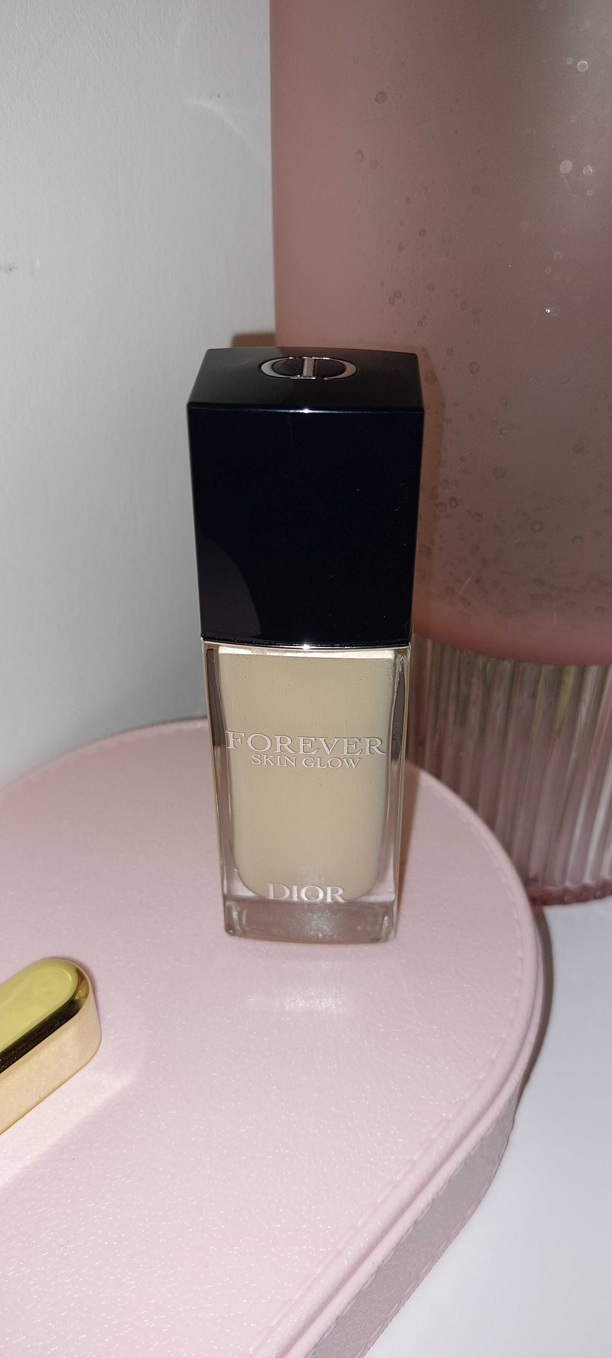 Podkład fluid Dior Forever Skin Glov Kolor 0,5N