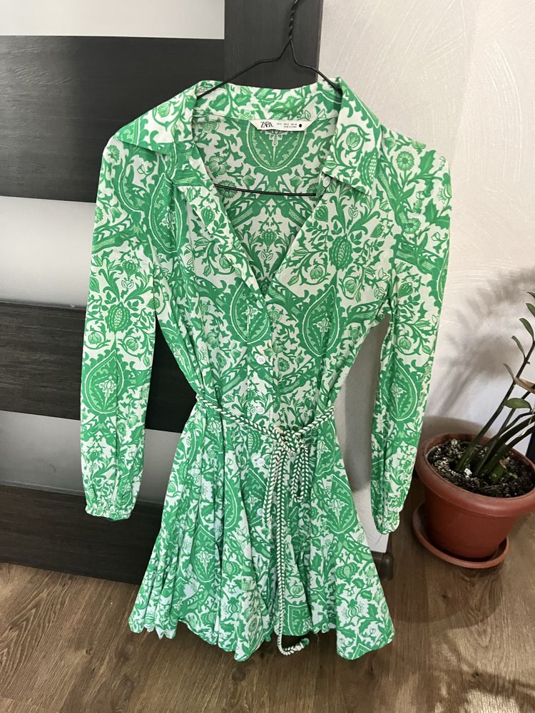 Сукня ZARA зелена з орнаментом