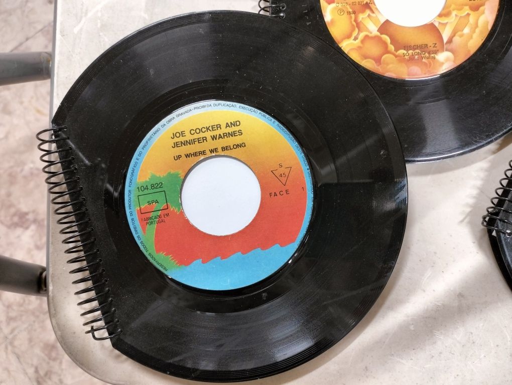Cadernos feitos com discos de vinil single