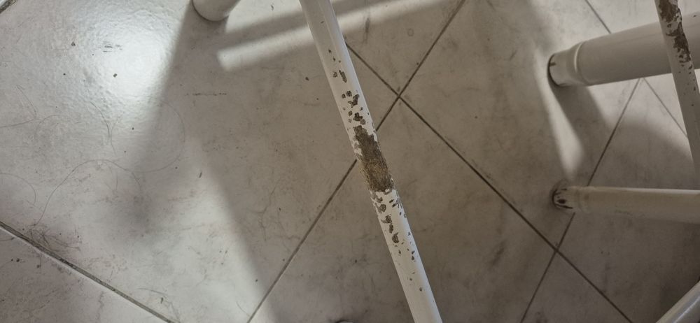 Mesa de jantar e cadeiras