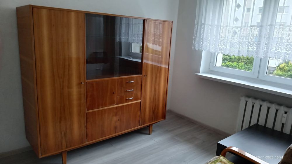 Sprzedam Kredens PRL do lekkiej renowacji. Poznań.