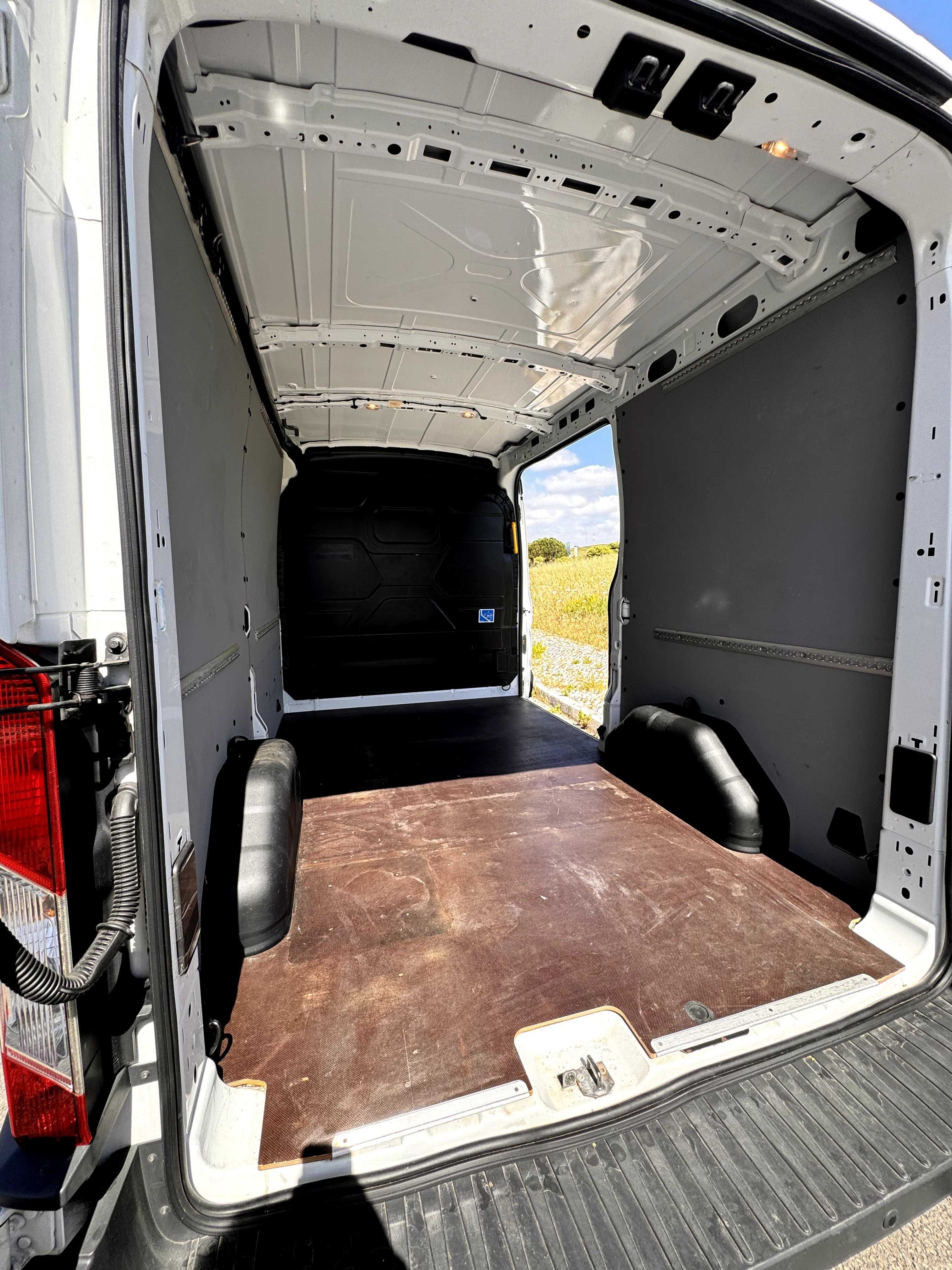 Ford Transit 2.0 TDCi L3H2 2018 | Excelente Estado