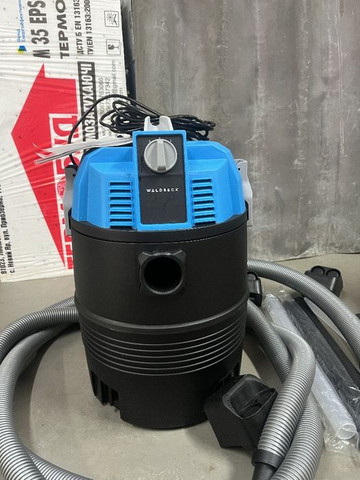 Пилосос водний для прибирання з дна басейна.Німечина