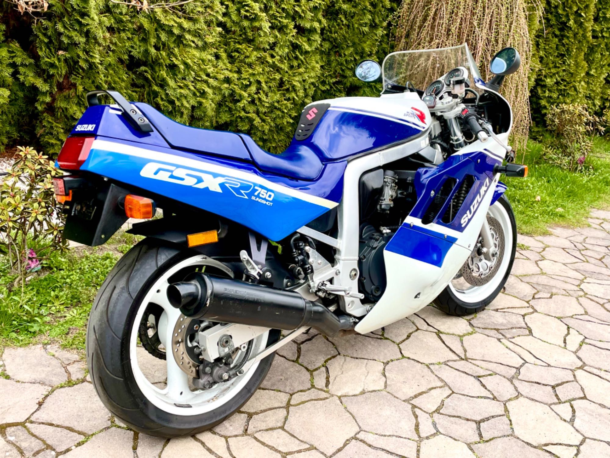 Suzuki GSXR 750 piękne olejak