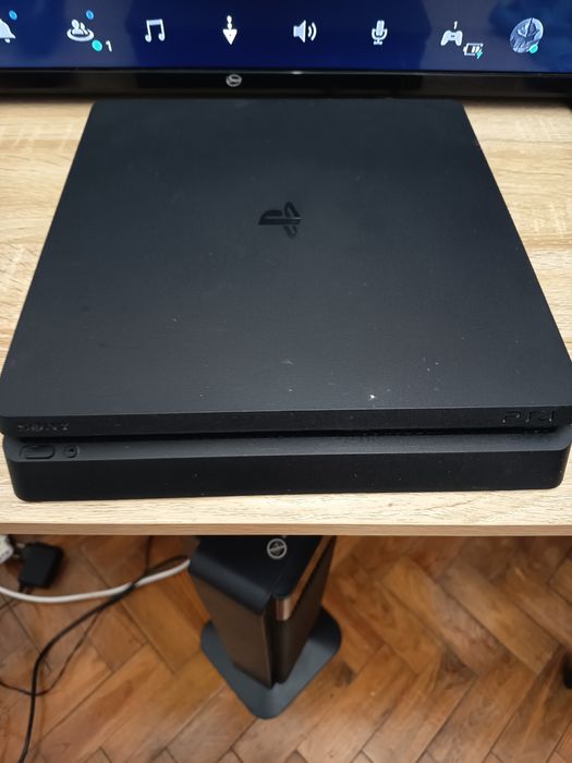 PS4 slim 1TB usado