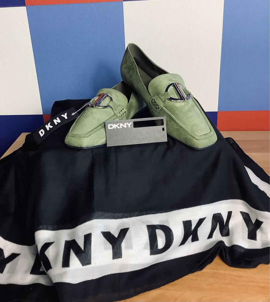 Mokasyny DKNY zamsz w kolorze kiwi, z ozdobą, 39-39,5