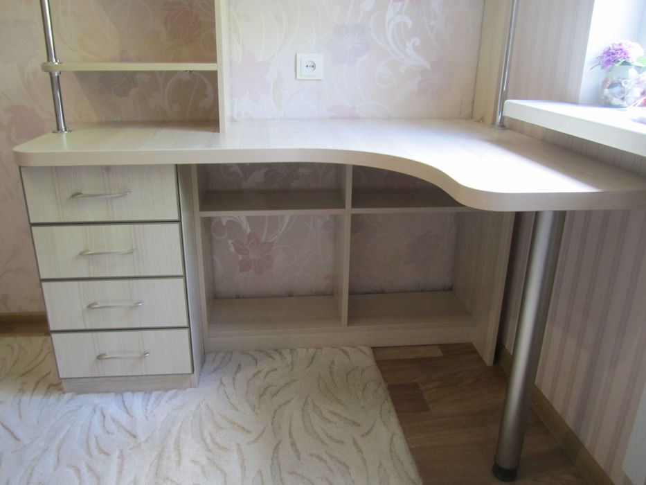 стол письменный для школьника