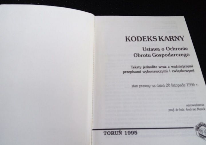 Kodeks karny Ustawa o ochronie Andrzej Marek 1995