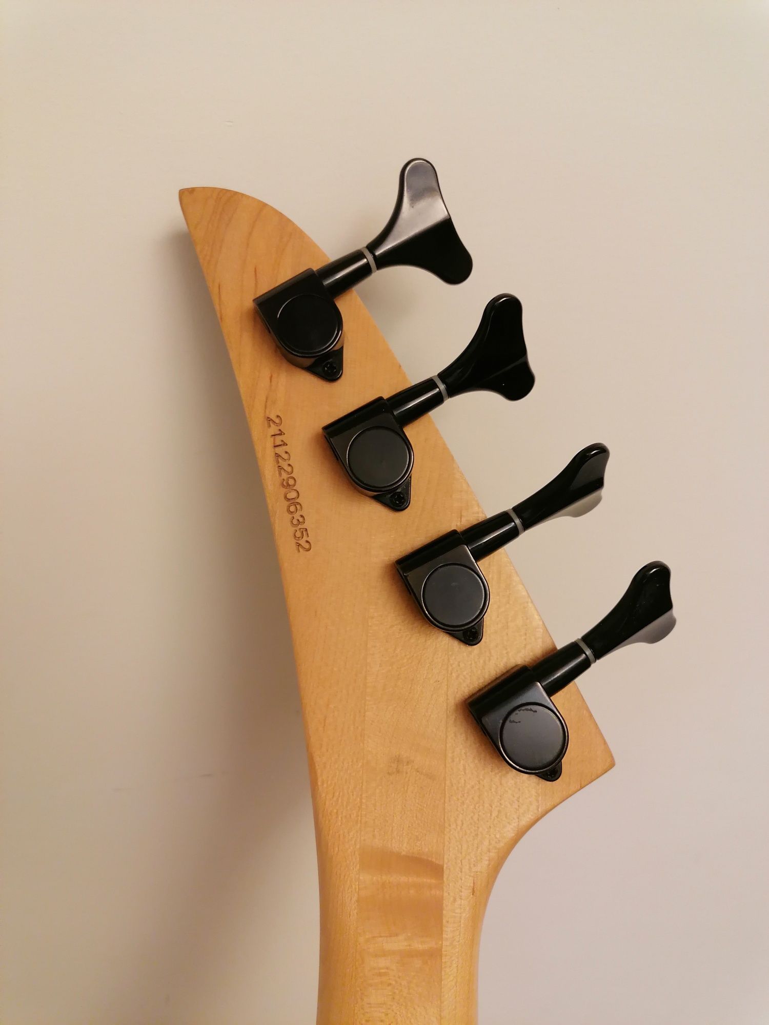 Gitara basowa Kramer D1 musicman sound