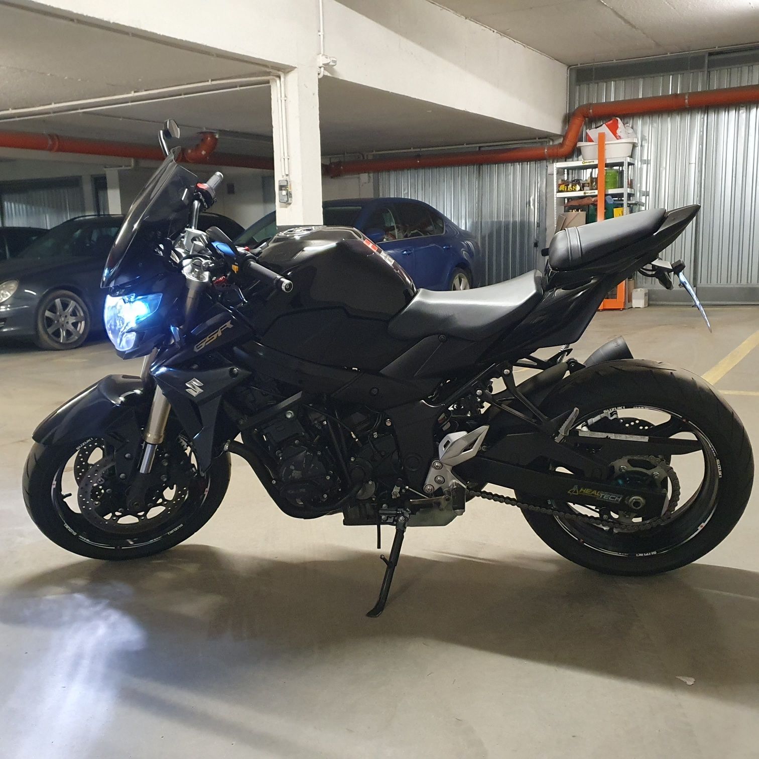 Suzuki    GSR750