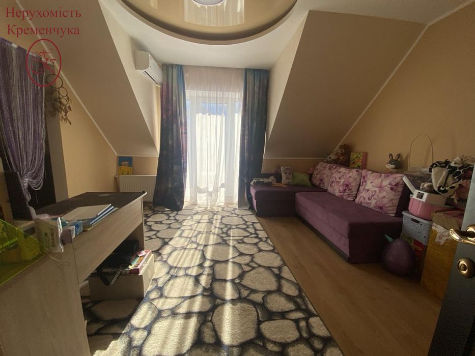 Продаж просторий та сучасний будинок комфорт-класу.