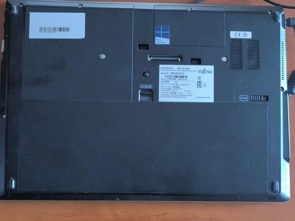 Sprzedam laptop Fujitsu parametry na zdjęciach