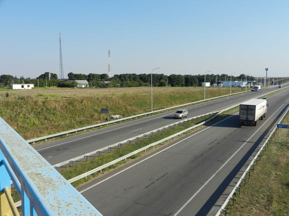 Земельна ділянка на фасаді траси