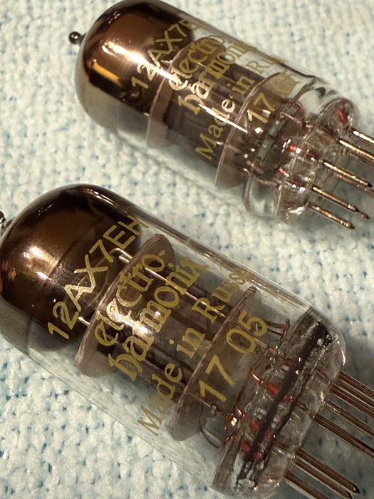 12AX7 grały tylko 20 godzin. Cena za 2 szt.