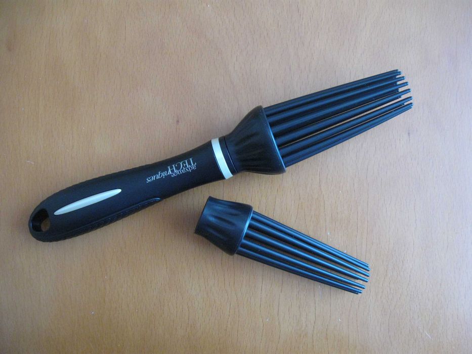 Okrągła szczotka do włosów z odłączaną rączką (AVON)