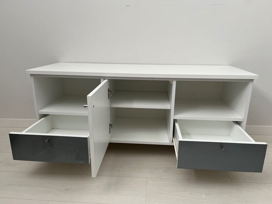 Aparadores branco e cinzento