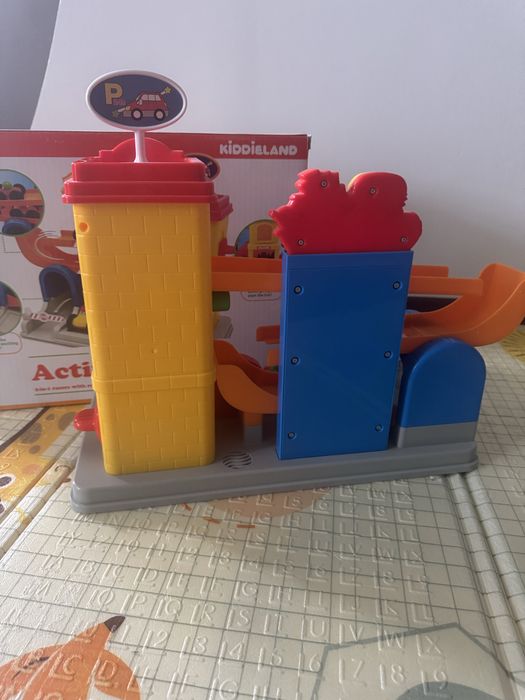 іграшковий паркінг Kiddieland