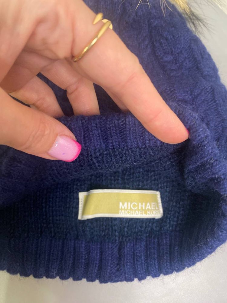 Шапка тепленька  Michael Kors оригінал натуральний пух бумбон