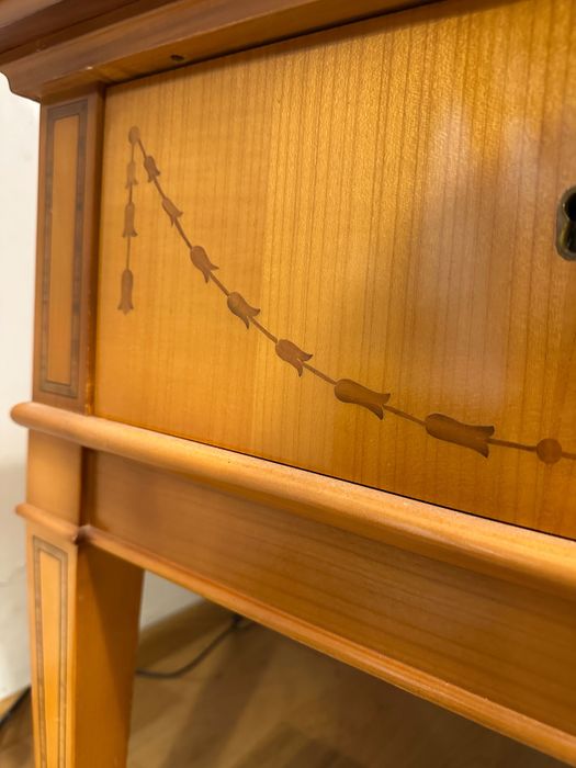 Do sprzedaży piękny kredens/witryna