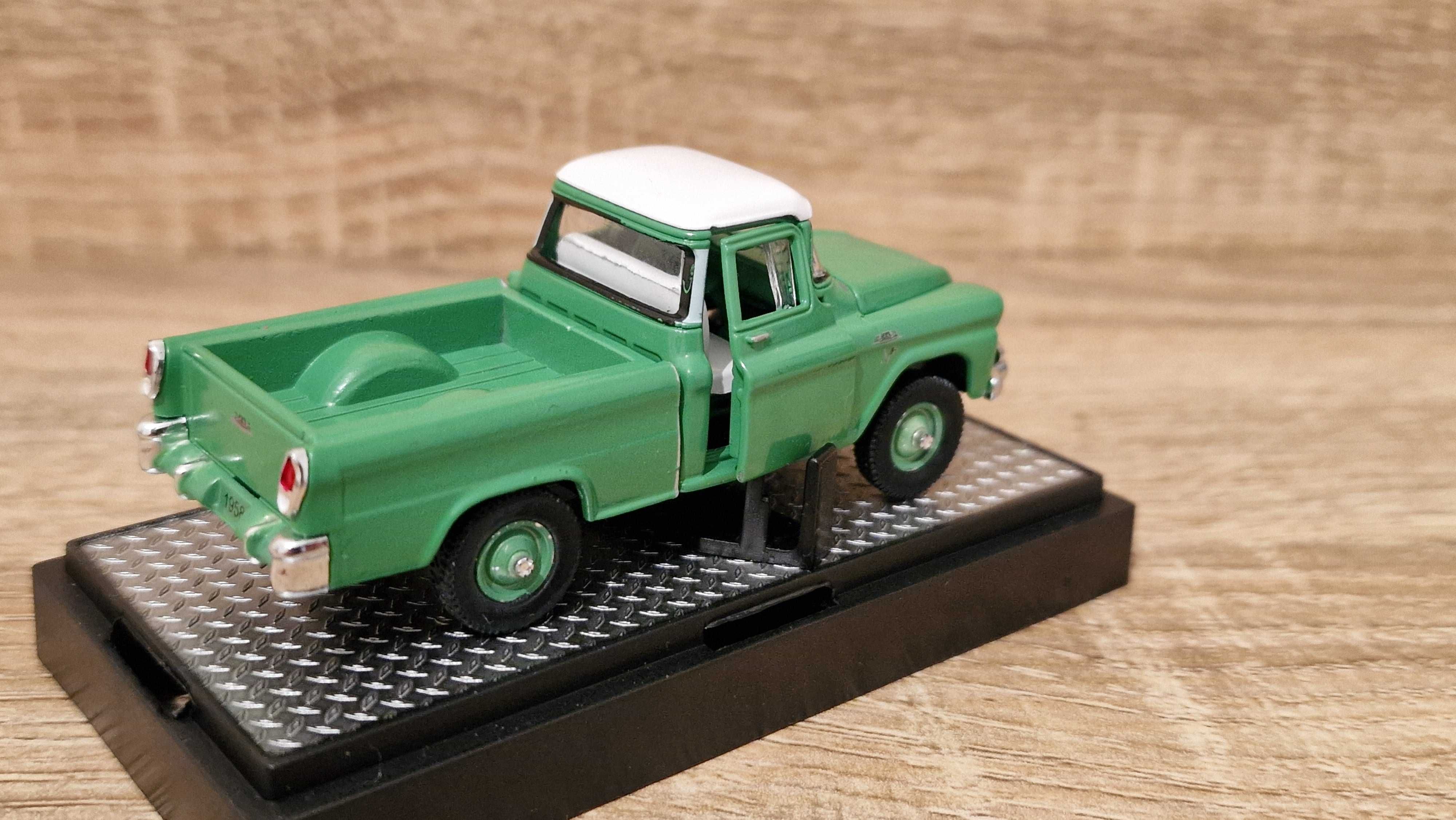 GMC Surburban Carrier 4x4 «1958« 1:64