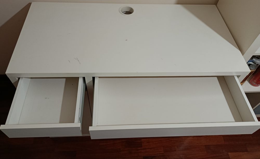 Secretaria IKEA 
Secretária, branco, 105x50 cm