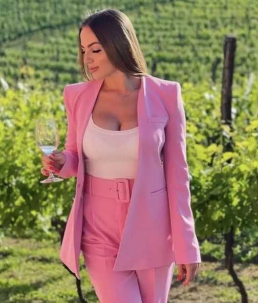 Елегантність у рожевому новий костюм Zara XL  для стильних рішень