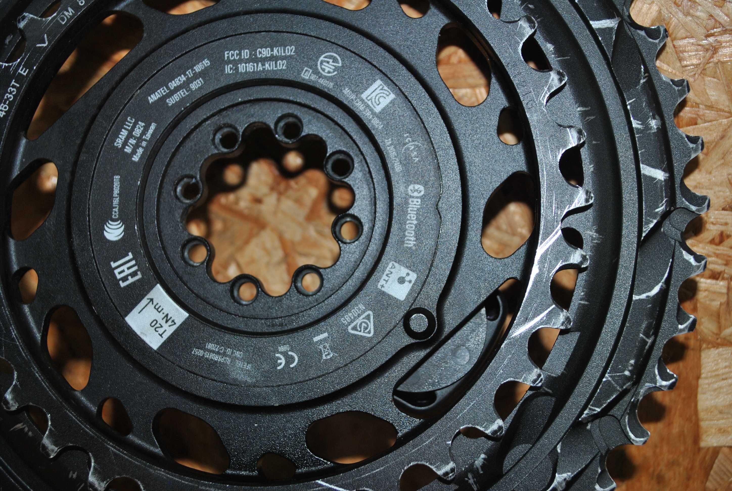Idealna zębatka z pomiarem mocy Sram Red Axs Quarg 46/33T Gravel
