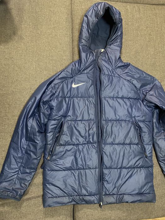 Продам куртку Nike