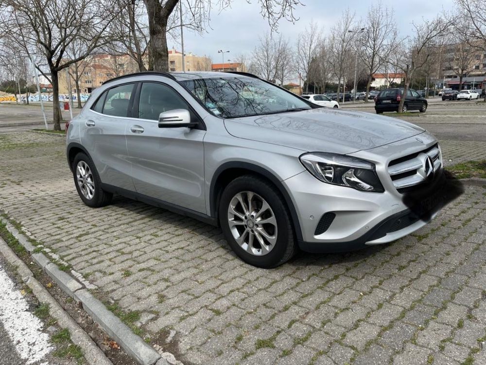 Mercedes GLA 180D Urban - semi-novo Novo Preço