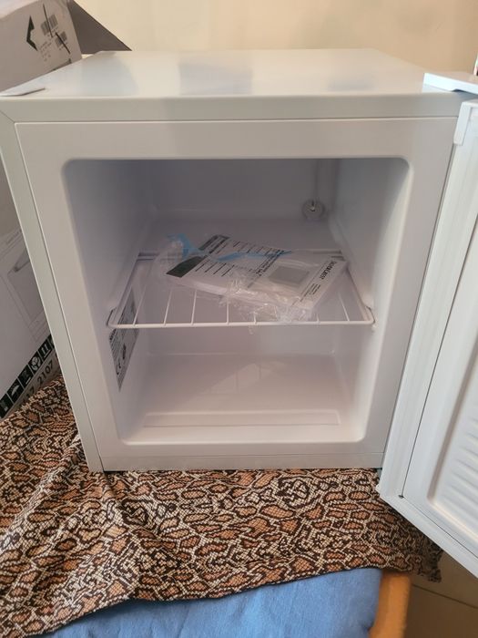 Sprzedam zamrażarkę wymiary zewnętrzne ok. 44 x 51 x 47 cm  33l
