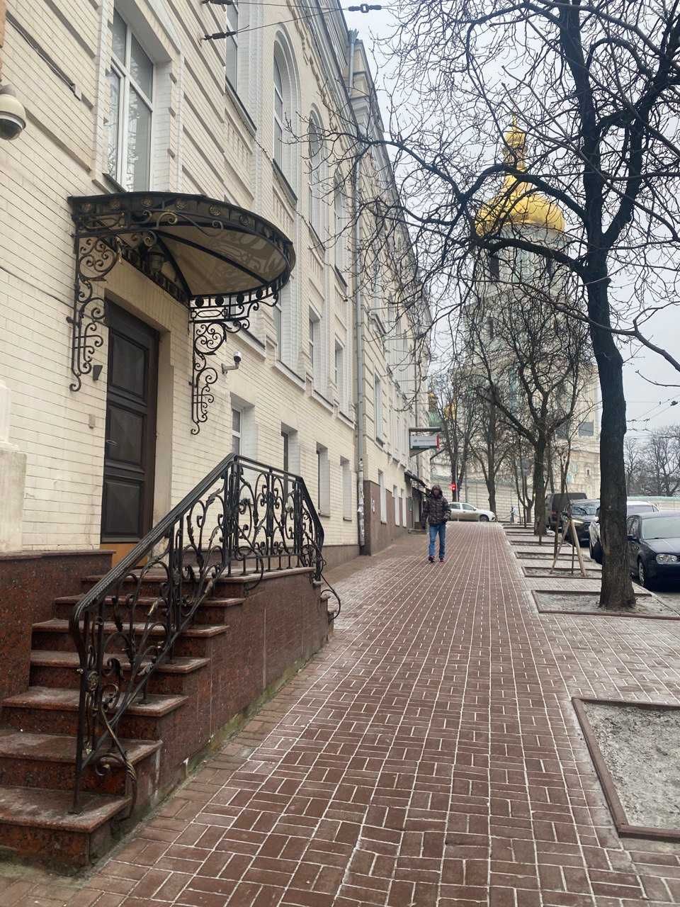 Здаються офісні приміщення по вул.Володимирська 23а.